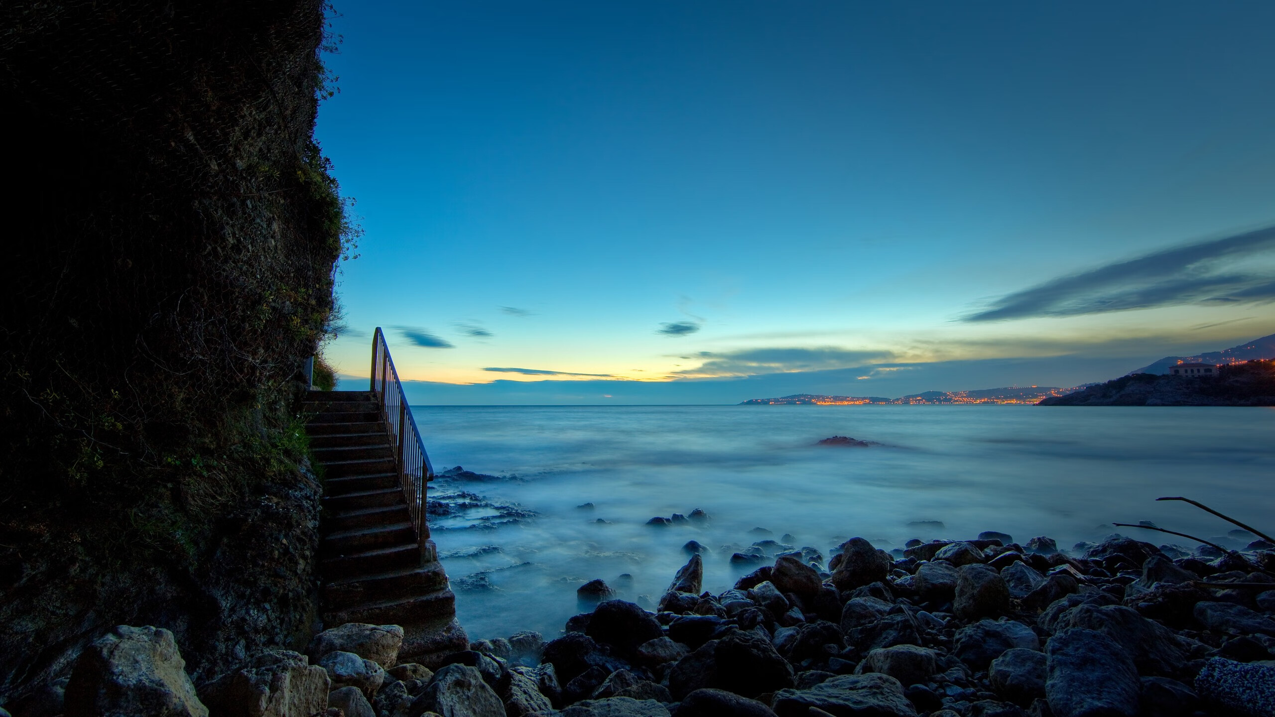 群狼围攻！字母哥血流满面奇迹回归，罚球线上孤牛绝境翻盘